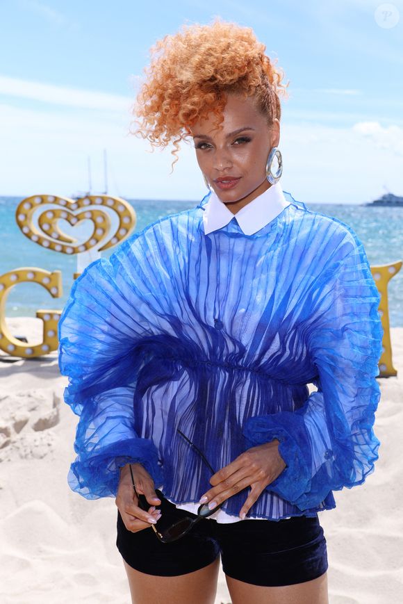 Alicia Aylies (Miss France 2017) au défilé Magnum sur la plage Magnum Cannes à l'occasion du 79ème Festival International du Film de Cannes, France, le 14 mai 2026. © Denis Guignebourg/Bestimage