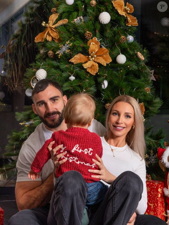 Julia Vial et Charles Ollivon et leur fils sur Instagram.