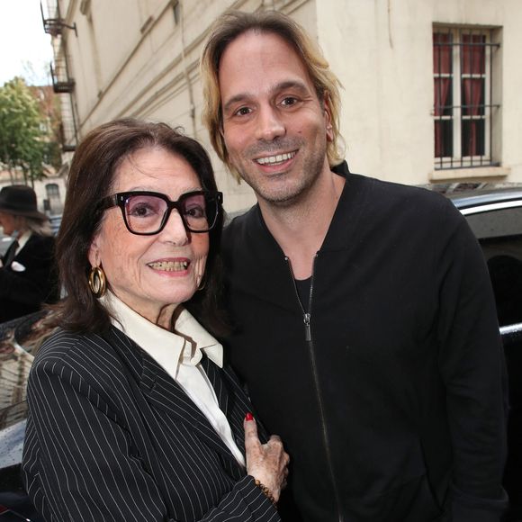 Exclusif - Nana Mouskouri et le comédien grec qui jouera la pièce à Athènes dés la fin du mois ; Manos Karatzogiannis - N. Mouskouri assiste à la pièce de théâtre "Quand je serai grand, je serai Nana Mouskouri" au studio Hébertot à Paris le 18 Septembre 2023. 
 © Bertrand Rindoff / Bestimage