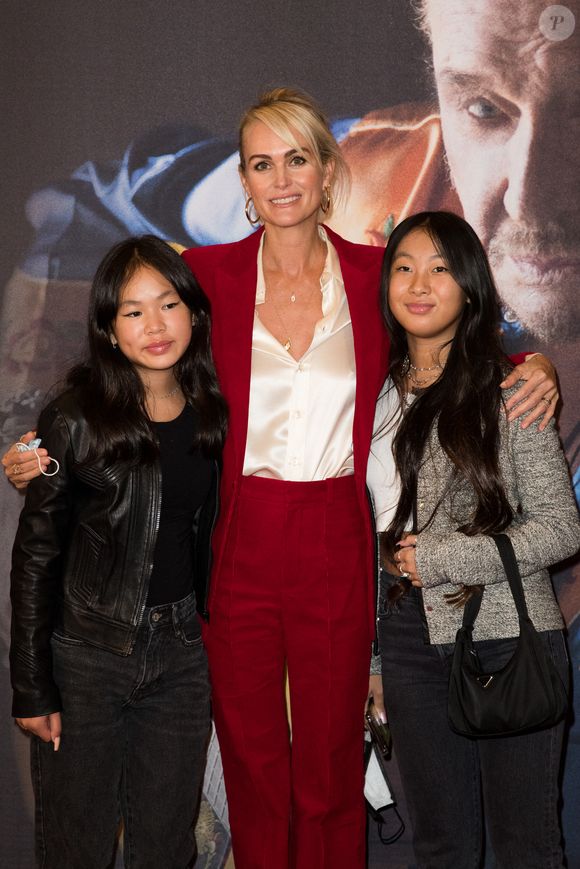 Laeticia Hallyday et ses filles Joy et Jade à la projection au Grand Rex à Paris des documentaires "Johnny USA" et "A nos promesses", le 21 octobre 2020.

Photo : Jacovides-Moreau / Bestimage