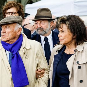 Ce lundi 2 juin 2025, l'historien et académicien Pierre Nora - qui partagé sa vie depuis plusieurs années - est décédé à l'âge de 93 ans. 

Pierre Nora et son épouse Anne Sinclair, Inès de la Fressange et son compagnon Denis Olivennes (second rang) - Sorties des obsèques de l'avocat pénaliste, ancien ministre, grand officier de la Légion d'honneur, Georges Kiejman au cimetière du Montparnasse dans le 14ème arrondissement de Paris, France, le 12 mai 2023. © Cyril Moreau/Bestimage