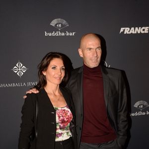 Le nouveau sélectionneur des Bleus estime que cette rigueur fait désormais pleinement partie de son mode de vie.

Zinedine Zidane et sa femme Véronique - A l'occasion des 20 ans de la victoire de l'équipe de France, les bleus 98 se sont rendus à un dîner organisé au Buddha Bar avec tous les joueurs et leur famille le 11 juin 2018.

© Rachid Bellak/Bestimage