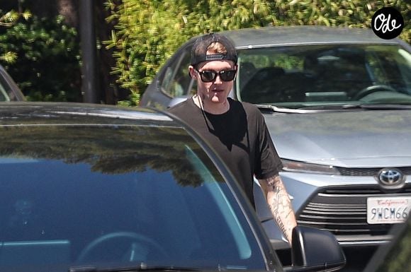 Les causes de son décès restent inconnues et une autopsie doit être réalisée.

Presley Gerber mangeant du yaourt à Los Angeles avec des amis.

Backgrid USA / Bestimage