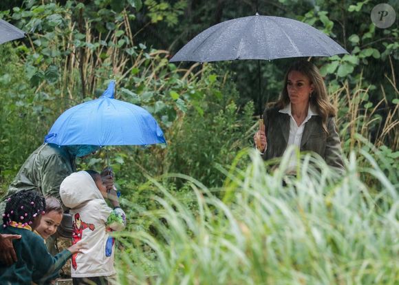 Catherine (Kate) Middleton, arborant des cheveux blonds, visitent les jardins, récemment transformés, du musée d'histoire naturelle à Londres, le 4 septembre 2025. (Backgrid UK/ Bestimage).