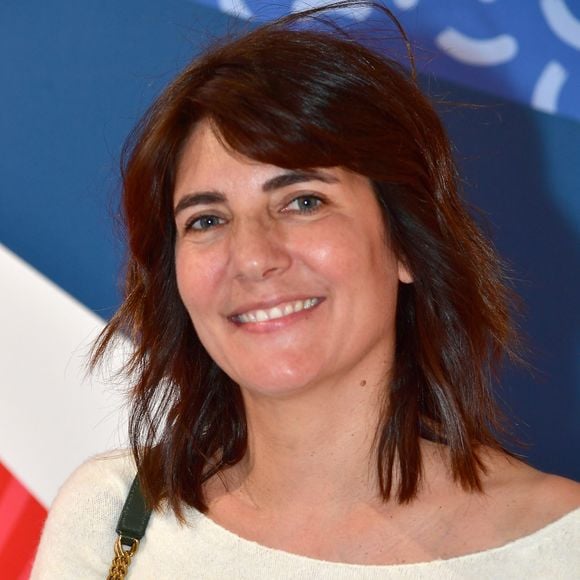 Et est depuis plusieurs années en couple avec Estelle Denis

Estelle Denis lors de l'inauguration d'un magasin Intersport Paris République à Paris.

Photo : Veeren / Bestimage