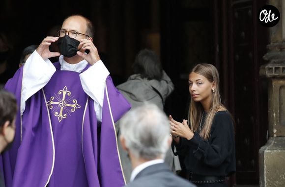 Stella Belmondo - Obsèques de Jean-Paul Belmondo en l'église Saint-Germain-des-Prés, à Paris le 10 septembre 2021. © Cyril Moreau / Bestimage