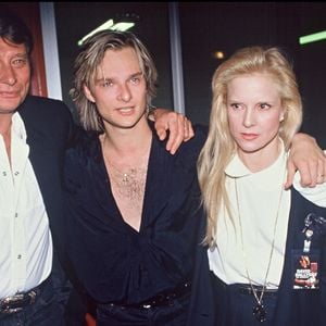 Archives - David Hallyday entouré de ses parents Johnny Hallyday et Sylvie Vartan durant sa tournée en 1991.
Crédit : AGENCE / BESTIMAGE
