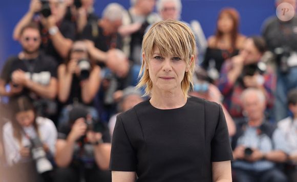 Dans "Sept à Huit", Marina Foïs est revenue sur les conséquences de cette perte : "C’est un deuil qui est très particulier. Ça touche à l’enfance et ça touche aux souvenirs. Donc moi, pendant longtemps, penser à mon enfance a été douloureux parce qu’il n’était plus là” 

Marina Foïs au Photocall du film "Moi Qui T'Aimais" lors du 78ème Festival International du Film de Cannes, le 23 mai 2025.
© Jacovides/Moreau/Bestimage