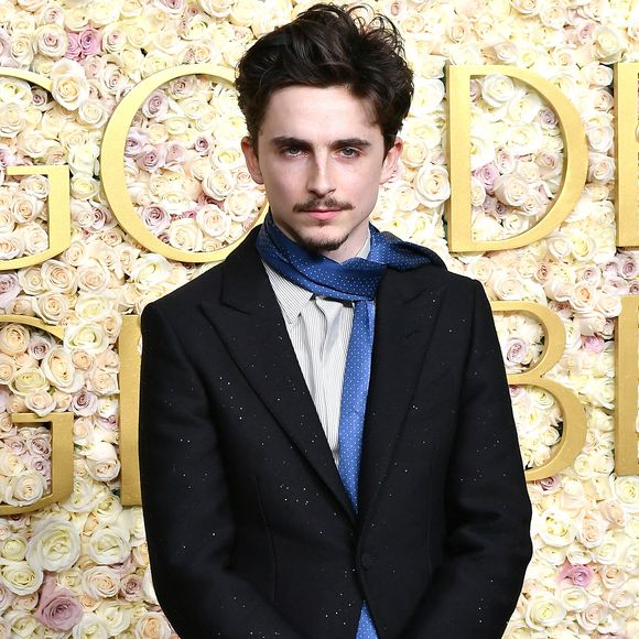 Timothée Chalamet n'a pas remporté de prix mais il a gagné le coeur de Kylie Jenner à ses côtés dans la salle et plus amoureuse que jamais ! 

Timothée Chalamet lors de la 82ème édition des Golden Globes au Beverly Hilton à Los Angeles, le 5 janvier 2024.