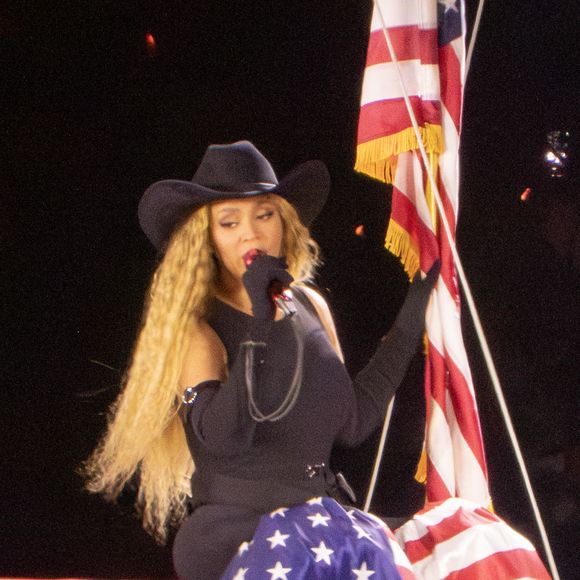 Beyoncé donne le coup d'envoi de la partie britannique de sa tournée "Cowboy Carter" au Tottenham Hotspur Stadium, à Londres. Londres, Royaume-Uni, le 5 juin 2025. Photo : Cover Images/ABACAPRESS.COM