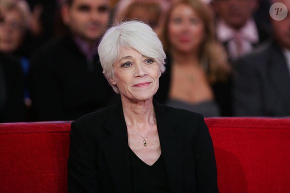 Un hommage a été rendu à Françoise Hardy, avec l’inauguration d’une plaque commémorative à Paris.

Francoise Hardy - Enregistrement de l'émission "Vivement Dimanche". Photo par JLPPA / Bestimage