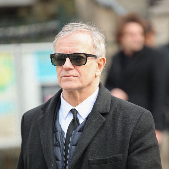 L'émission a ravivé chez l'acteur des souvenirs douloureux de sa propre vie, notamment une trahison d'Isabelle Adjani.

Francis Huster lors de la messe d'enterrement de Philippe Tesson à l'église Saint Germain des Prés à Paris, France, le 10 février 2023. Le journaliste et critique dramatique, vient de décéder à l'âge de 94 ans, le 1er février. Photo par Nasser Berzane/ABACAPRESS.COM