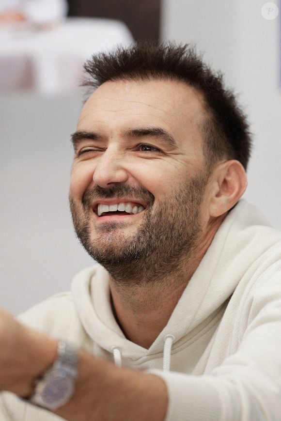 L'occasion pour Cyril Lignac de partagé des vidéos et des photos de son petit de deux ans et demi.

EXCLUSIF- Le chef français Cyril Lignac lors de sa première séance de dédicaces à la veille de la sortie de son nouveau livre "Saisons" à la librairie Mollat à Bordeaux, France, le 16 octobre 2019.  Photo par Thibaud Moritz/ABACAPRESS.COM