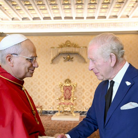 Le roi Charles III d'Angleterre et Camilla Parker Bowles, reine consort d'Angleterre, reçus par le pape Léon XIV au Vatican (Rome), le 23 octobre 2025. Photo par PA Photo/ Bestimage