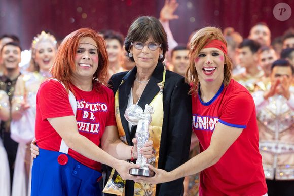 La princesse Stéphanie de Monaco offre le "Clown d’Argent" à ‘Pastelito de Chile and Junior’ - Soirée de clôture du 47ème Festival International du Cirque de Monte-Carlo sous le chapiteau de Fontvieille à Monaco, le 21 janvier 2025. © Olivier Huitel / Pool Monaco / Bestimage