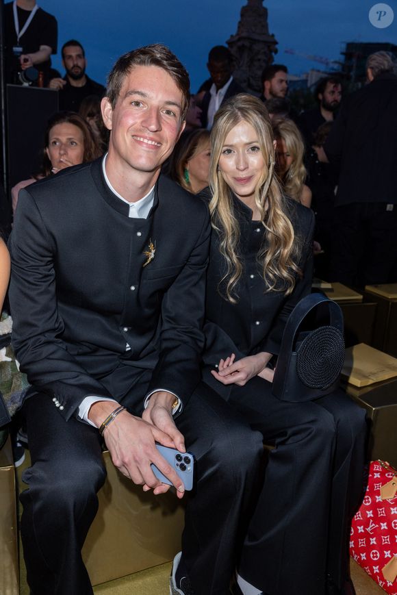 Alexandre a étudié au lycée Saint-Louis-de-Gonzague avant de rejoindre celui de Louis-le-Grand.


Alexandre Arnault et Geraldine Guyot - Front Row du défilé de mode masculine prêt à porter printemps/été 2024 de la maison Louis Vuitton à Paris le 20 juin 2023.

© Olivier Borde / Bertrand Rindoff / Bestimage