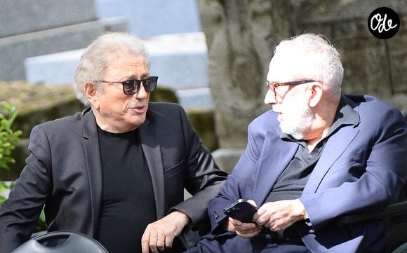 Très ému, Michel Drucker lui a rendu un vibrant hommage, évoquant les derniers mois de celle qu'il considérait comme sa "jumelle". 

Michel Drucker, Dominique Farrugia - Les célébrités lors de l'hommage rendu aux obsèques de Françoise Coquet au cimetière de Montmartre à Paris. Agence / Bestimage