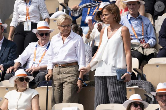 Muriel Robin a été aperçue avec ce nouvel accessoire dans les tribunes de Roland-Garros le dimanche 8 juin 2025

Muriel Robin et sa femme Anne Le Nen en tribunes lors de la finale messieurs des Internationaux de France de Tennis de Roland Garros 2025 (jour 15), à Paris, France, le 8 juin 2025. © Cyril Moreau/Bestimage