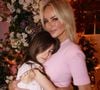 Depuis que cette relation a été dévoilée au grand jour, l'ancien mannequin n'a pas de mal à en parler.
Adriana Karembeu et sa fille Nina assistent au Lenotre Cocktail By Adriana Karembeu qui se tient au Pre Catelan à Paris le 29 avril 2025 à Paris, France.
Photo par Jérôme Domine/ABACAPRESS.COM. Croix Rouge France Frankreich Ile-de-France Paris