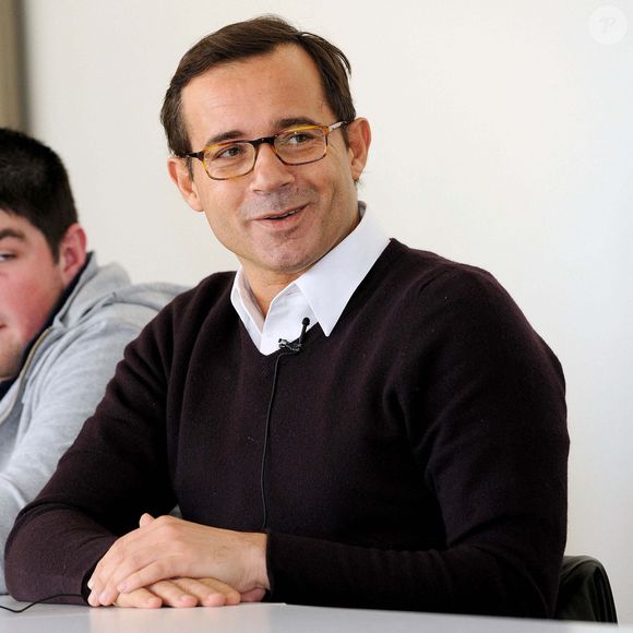 Jean-Luc Delarue rencontre des jeunes dans le cadre de son 'Delarue Drugs Camping Car Tour' à Payerne, Suisse, le 30 mars 2011.  Photo by Jean-Guy Python/ABACAPRESS.COM