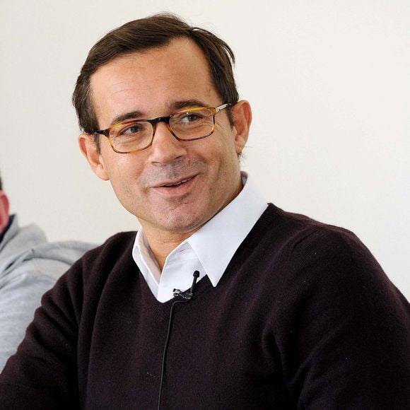 Jean-Luc Delarue rencontre des jeunes dans le cadre de son 'Delarue Drugs Camping Car Tour' à Payerne, Suisse, le 30 mars 2011.  Photo by Jean-Guy Python/ABACAPRESS.COM