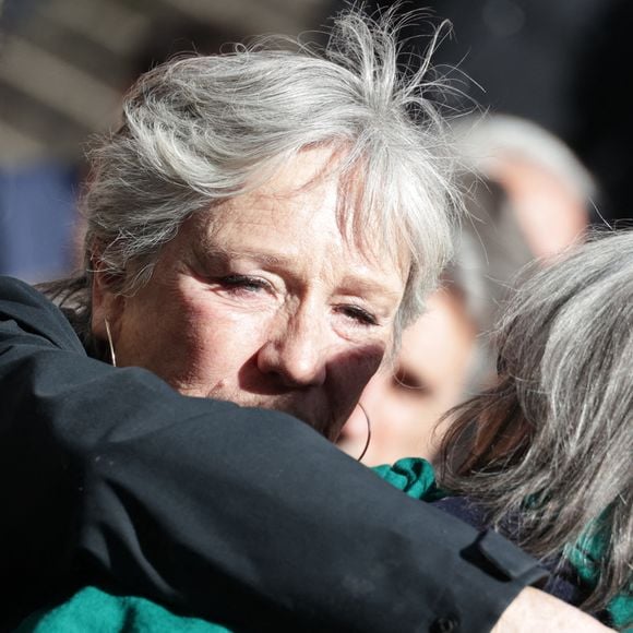 Eva Darlan a eu du mal à contenir ses émotions devant le cercueil du réalisateur

Eva Darlan assistant à la cérémonie d'enterrement du réalisateur français Yves Boisset à l'église Saint Roch à Paris, France, le 11 avril 2025. Photo by Nasser Berzane/ABACAPRESS.COM