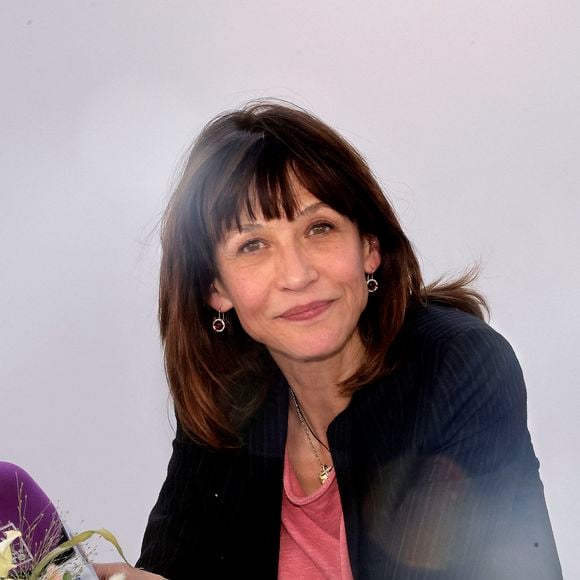 Sophie Marceau lors du 5ème festival du Livre de Paris au Grand Palais à Paris, France. Le Festival du livre de Paris célébrera les livres et la lecture, sous toutes ses formes, pour tous les publics. © Cédric Perrin/BestImage