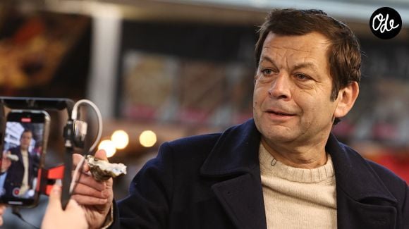 Exclusif - Laurent Mariotte à la rencontre des commerçants du Marché des Capucins à Bordeaux, lors du tournage de son émission culinaire "Les petits plats de Laurent", le 21 janvier 2026.
© Fabien Cottereau / Bestimage