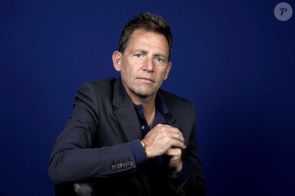 Cette confidence est assez inattendue de la part du journaliste au caractère sanguin. Nos confrères ont d’ailleurs voulu savoir si cela avait déjà pu lui porter préjudice.

Daniel Riolo pose lors d'une séance photo à Paris, en mars 2022. Photo : VIM/ABACAPRESS.COM