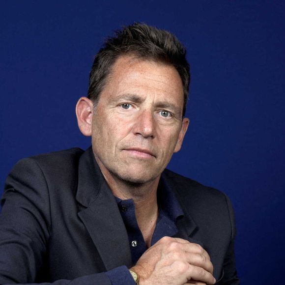 Cette confidence est assez inattendue de la part du journaliste au caractère sanguin. Nos confrères ont d’ailleurs voulu savoir si cela avait déjà pu lui porter préjudice.

Daniel Riolo pose lors d'une séance photo à Paris, en mars 2022. Photo : VIM/ABACAPRESS.COM