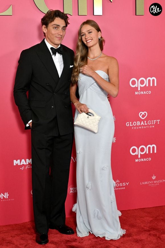 Armand Duplantis et sa femme Desire Inglander lors de la seconde édition du Global Gift Gala à l'hôtel de Paris à Monaco, le 9 octobre 2026. Cette année, les bénéfices de cette soirée caritative iront à 3 associations, Fight Aids Monaco, Corazones Unidos et Global Gift Foundation. © Bruno Bebert / Bestimage