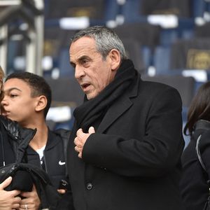 Thierry Ardisson et son épouse Audrey Crespo-Mara assistent au match de football de première division française (L1) entre le Paris Saint-Germain (PSG) et Reims au stade du Parc des Princes à Paris, France, le 20 février 2016. Le PSG s'est imposé 4-1. Photo Christian Liewig/ABACAPRESS.COM