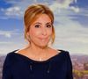 Une séquence diffusée dans le journal de 20h de France 2, présenté par Léa Salamé, a provoqué l’incompréhension des téléspectateurs. Après de nombreuses critiques sur les réseaux sociaux, la chaîne publique a rapidement été contrainte de présenter ses excuses.

Captures d'écran - Léa Salamé présente son premier journal de 20 heures sur France 2 le 1er septembre 2025.

© Alain Guizard / Bestimage