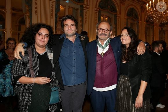 Emilie Chedid, le chanteur M (Matthieu Chedid), Louis Chedid, Anna Chedid - Audrey Azoulay a fait Commandeur de l'ordre des Arts et des Lettres, Louis Chedid dans le salon du Ministère à Paris, le 25 Octobre 2016. © Dominique Jacovides/Bestimage