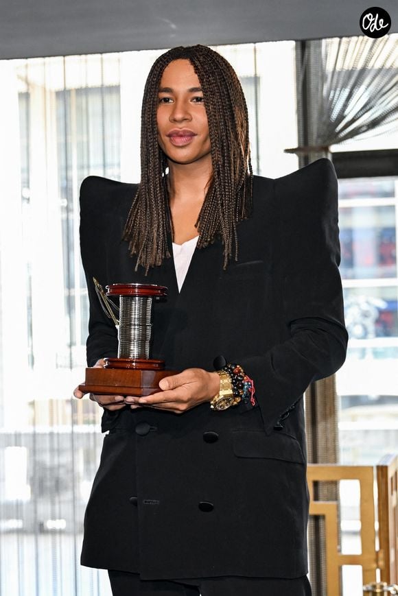 Le styliste a publié un texte d'hommage accompagné de photos et d'une vidéo souvenir.
New York (État de New York) – Le Museum at FIT a accueilli le déjeuner annuel du Couture Council 2025, au cours duquel le célèbre créateur Olivier Rousteing a été mis à l'honneur. BFA.com / Backgrid USA / Bestimage