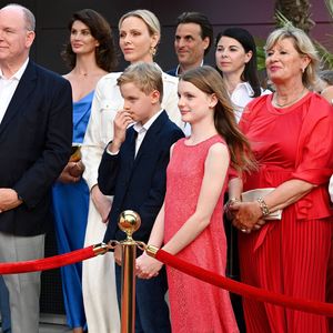 Le prince Albert II de Monaco, la princesse Charlène de Monaco, la princesse Gabriella de Monaco, comtesse de Carladès, et le prince Jacques de Monaco, marquis des Baux, assistent à l’inauguration de l’espace thématique consacré à la Principauté de Monaco à Europa-Park, à Rust, en Allemagne, le 29 juin 2026. © Dana Press/Bestimage