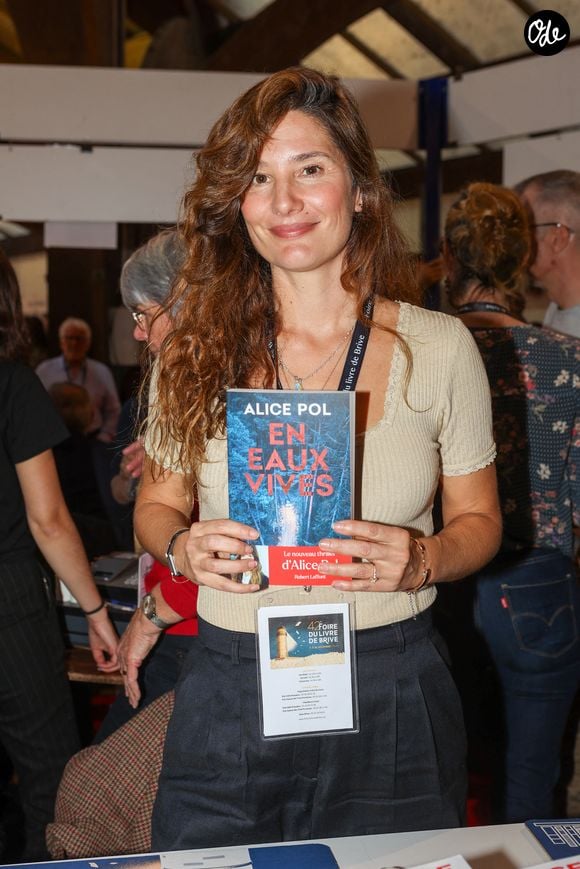 Alice Pol, à la Halle Georges Brassens de Brive-la-Gaillarde, le 8 novembre 2024. Foire du Livre de Brive 2024. © Jean-Marc Lhomer / Bestimage