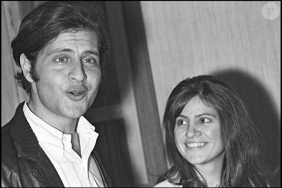 Joe Dassin avec sa soeur en 1971. Photo : AGENCE / BESTIMAGE