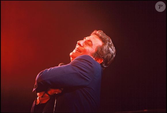 Gilbert Bécaud en concert à l'Olympia en 1988.