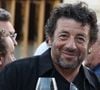 Son prestigieux établissement est doté de 49 chambres dont 11 suites, d'un SPA, d'un restaurant gastronomiques, d'un bar à cocktails, d'une galerie d'art et d'une piscine extérieure !

Patrick Bruel (invité d'honneur) - Cérémonie d'ouverture du Festival International du Film de Pauillac au Château d'Armailhac à Pauillac le 8 juillet 2025. © Jean-Marc Lhomer/Bestimage