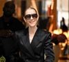 Une nuit, devant le Royal Monceau, un admirateur a entonné a cappella un de ses titres
Céline Dion devant l’hôtel Royal Monceau à Paris. 

© Lionel Urman/PsnewZ/Bestimage