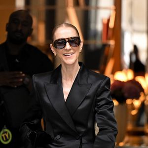 Une nuit, devant le Royal Monceau, un admirateur a entonné a cappella un de ses titres
Céline Dion devant l’hôtel Royal Monceau à Paris. 

© Lionel Urman/PsnewZ/Bestimage