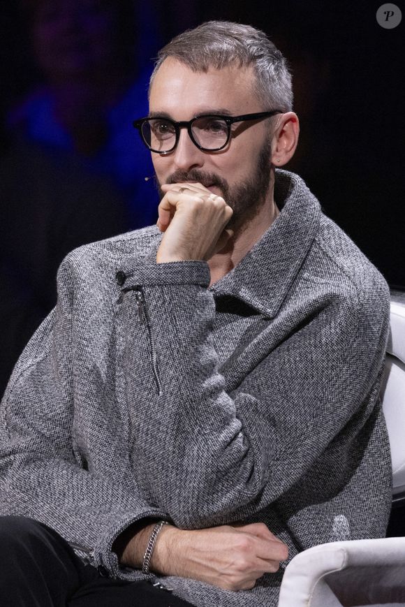 Christophe Willem sur le plateau de l'émission "La chanson secrète 13", présentée par Nikos Aliagas et diffusée le 29 décembre 2024 sur TF1.

© Guillaume Gaffiot-Cyril Moreau / Bestimage
