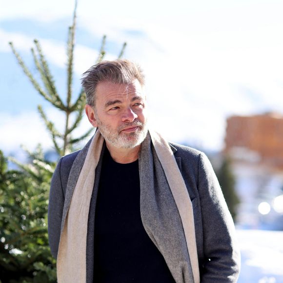 Clovis Cornillac au photocall du film "Vacances Forcées" lors de la 28ème édition du Festival international du film de comédie de l'Alpe d'Huez, le 16 janvier 2025.
© Dominique Jacovides/Bestimage