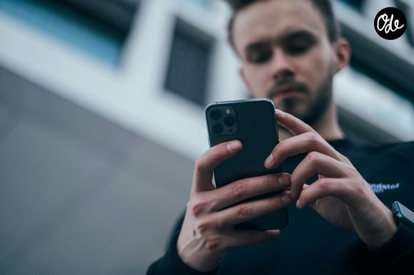 Un simple mouvement ou frottement peut être pris pour une vibration.

Photo prise par Jonas Leupe / Unsplash