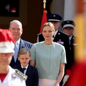Le président Emmanuel Macron, le prince Albert II de Monaco, Le prince héréditaire Jacques de Monaco, La princesse Charlène de Monaco lors de l'accueil du couple présidentiel français par le couple princier de Monaco au palais princier le 7 juin 2025

© Dominique Jacovides / Bestimage