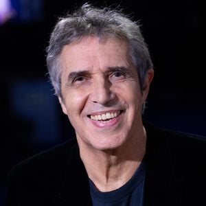 Exclusif - Julien Clerc lors de l'enregistrement de l'émission "La Boîte à secrets", présentée par F.Bollaert et diffusée le 2 janvier 2026 sur France 3, dans les studios du Lendit à Saint-Denis, France, le 1er décembre 2025. © Cyril Moreau/Bestimage