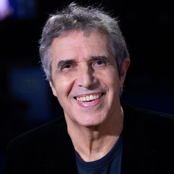 Exclusif - Julien Clerc lors de l'enregistrement de l'émission "La Boîte à secrets", présentée par F.Bollaert et diffusée le 2 janvier 2026 sur France 3, dans les studios du Lendit à Saint-Denis, France, le 1er décembre 2025. © Cyril Moreau/Bestimage