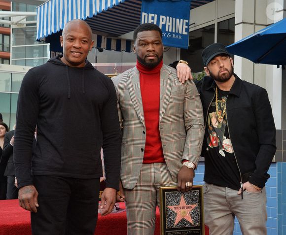 Le chanteur, compositeur, rappeur, acteur, producteur de télévision, entrepreneur et investisseur américain Curtis « 50 Cent » Jackson est accompagné du producteur Dr. Dre (à gauche) et du rappeur Eminem (à droite) lors d'une cérémonie de dévoilement en l'honneur de Jackson, qui se voit décerner la 2 686e étoile sur le Hollywood Walk of Fame, le jeudi 30 janvier 2020 à Los Angeles, en Californie, aux États-Unis. Photo de Jim Ruymen/UPI/ABACAPRESS.COM