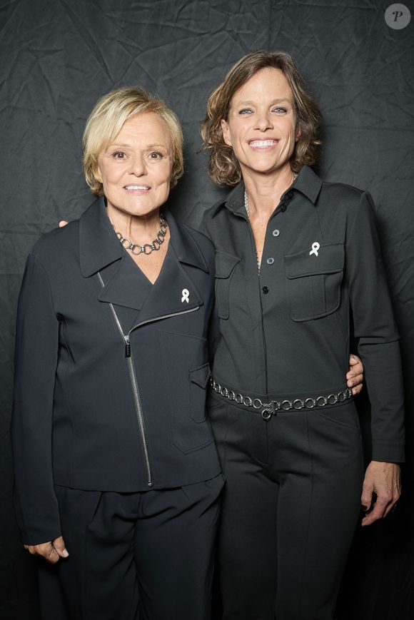 Exclusif - Muriel Robin, Anne Le Nen - Studio - Enregistrement du concert "Nos voix pour toutes", au profit de La fondation des femmes, à l'Adidas Arena à Paris, diffusée le 11 décembre sur TMC
© Cyril Moreau-Coadic Guirec / Bestimage